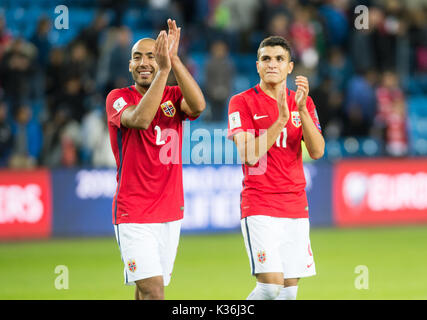 Oslo, Norwegen. 01 Sep, 2017. Norwegen, Oslo - September 1, 2017. Haitam Aleesami (2) und Mohamed Elyounoussi (11) Norwegen sind Dank an die Fans im Ullevaal Stadion in Oslo. Credit: Gonzales Foto/Alamy leben Nachrichten Stockfoto