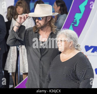 Inglewood, Kalifornien, USA. 27 Aug, 2017. Billy Ray Cyrus und Susan Bro kommen an der 2017 MTV Video Music Awards im ''Tolle'' Forum in Inglewood/Los Angeles am Sonntag nachmittag statt. Quelle: David Bro/ZUMA Draht/Alamy leben Nachrichten Stockfoto