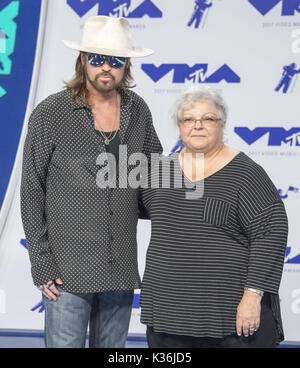 Inglewood, Kalifornien, USA. 27 Aug, 2017. Billy Ray Cyrus und Susan Bro kommen an der 2017 MTV Video Music Awards im ''Tolle'' Forum in Inglewood/Los Angeles am Sonntag nachmittag statt. Quelle: David Bro/ZUMA Draht/Alamy leben Nachrichten Stockfoto