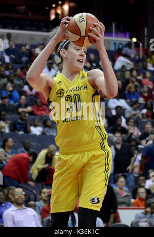 Washington, DC, USA. 1. Sep 2017. 20170901 - Seattle Storm, BREANNA STEWART (30) zieht nach unten ein Rebound gegen die Washington Mystics in der ersten Hälfte in der Hauptstadt zu einer Arena in Washington. Credit: Chuck Myers/ZUMA Draht/Alamy leben Nachrichten Stockfoto