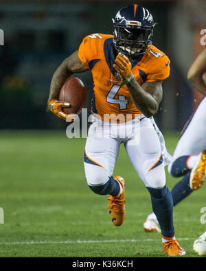 31. August 2017: Denver Broncos zurück laufen Stevan Ridley (4) übernimmt den Ball im zweiten Quartal ein NFL preseason matchup zwischen den Arizona Cardinals und die Denver Broncos am Sport Behörde Feld bei Mile High Stadium Denver CO, Scott D Stivason/Cal Sport Media Stockfoto