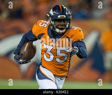 31. August 2017: Denver Broncos Defensive zurück Dymonte Thomas (35) übernimmt den Ball im zweiten Quartal ein NFL preseason matchup zwischen den Arizona Cardinals und die Denver Broncos am Sport Behörde Feld bei Mile High Stadium Denver CO, Scott D Stivason/Cal Sport Media Stockfoto