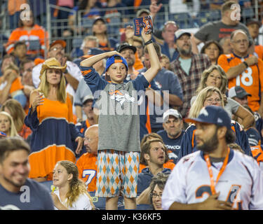 31. August 2017: Denver Broncos Fans im zweiten Quartal ein NFL preseason matchup zwischen den Arizona Cardinals und die Denver Broncos am Sport Behörde Feld bei Mile High Stadium Denver CO, Scott D Stivason/Cal Sport Media stehend Stockfoto