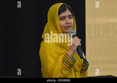 Mexiko City, Mexiko. 31 Aug, 2017. Pakistanische Aktivistin und Friedensnobelpreisträger Malala Yousafzai erfüllt die Medien Technologie Universität in Monterrey in Mexiko Stadt als Teil ihrer Arbeitszeit Besuch in Mexiko. Credit: SOPA Images Limited/Alamy leben Nachrichten Stockfoto