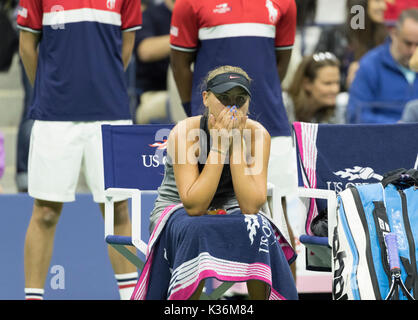 New York, Vereinigte Staaten. 01 Sep, 2017. New York, NY, USA - September 1, 2017: Sofia Kenin der USA reagiert während der Match gegen Maria Sharapova von Russland bei uns Offene Meisterschaften an Billie Jean King National Tennis Center Credit: Lev radin/Alamy leben Nachrichten Stockfoto