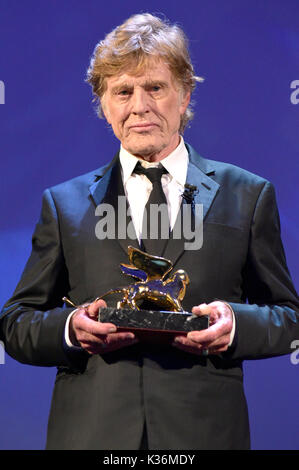 Venezia, Italien. 01 Sep, 2017. Robert Redford empfangen die "Leoni d'Oro alla Carriera/Goldenen Löwen für sein Lebenswerk auf dem 74. Internationalen Filmfestival von Venedig im Palazzo del Casino am 01 September, 2017 in Venedig, Italien Quelle: Geisler-Fotopress/Alamy leben Nachrichten Stockfoto