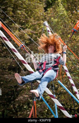 Breda, Holland. 02 Sep, 2017. Eine Frau, die Teilnehmer an der Sitzung der redheads. Wie jedes Jahr, im Monat September ist in der niederländischen Stadt Breda die Rothaarige Tage gefeiert. Es ist ein Ereignis, das Vereint rothaarige Menschen aus der ganzen Welt jedes Jahr. Modenschauen, Friseursalons, Seminare oder Ausstellungen sind nur einige der Aktivitäten, die während eines Wochenendes in der Innenstadt in diese eigenartige Begegnung eindringen. Credit: Nacho Calonge/Alamy leben Nachrichten Stockfoto