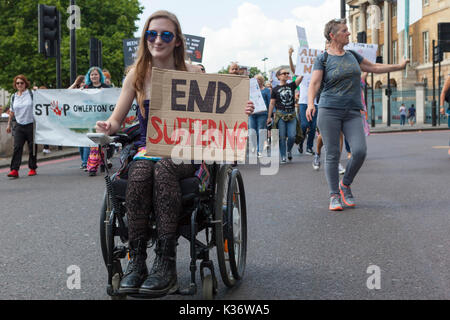 Die Rechte der Tiere März: London UK. 2. September 2017. Tausende von Tieren Rechte Aktivisten März durch London an das Parlament, die behaupten, dass der Verzehr von Tieren ist Mord und die Zukunft ist vegan. Quelle: Steve Parkins/Alamy leben Nachrichten Stockfoto