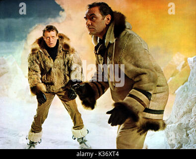 ICE STATION ZEBRA PATRICK McGOOHAN, Ernest Borgnine Datum: 1968 Stockfoto