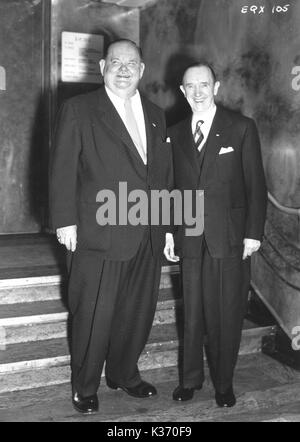 OLIVER HARDY UND STAN LAUREL IN DEN FRÜHEN 1950S Stockfoto