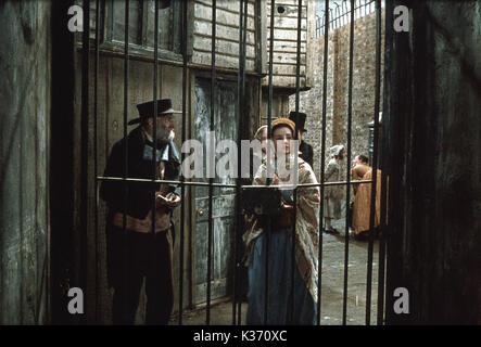 LITTLE DORRIT (UK 1988) [SANDS FILME] SARAH PICKERING wie Little Dorrit SCHULDTURM Stockfoto