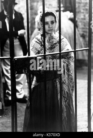 LITTLE DORRIT (UK 1988) [SANDS FILME] SARAH PICKERING wie Little Dorrit SCHULDTURM Stockfoto