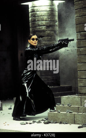 MATRIX REVOLUTIONEN CARRIE-ANNE MOSS EINE WARNER BROS VILLAGE ROADSHOW PRODUKTIONSMATRIX REVOLUTIONEN CARRIE-ANNE MOSS EINE WARNER BROS VILLAGE ROADSHOW PRODUKTION Stockfoto