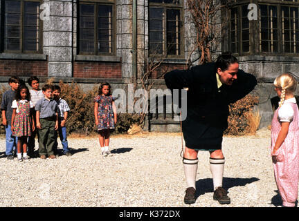 MATILDA PAM FERRIS ALS MISS TRUNCHBULL Datum: 1996 Stockfoto