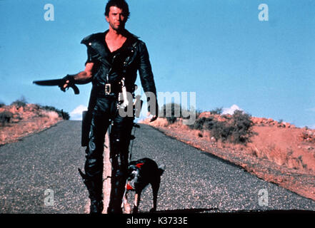 MAD MAX 2: DER ROAD WARRIOR KENNEDY MILLER PRODUKTIONEN MEL GIBSON Datum: 1981 Stockfoto