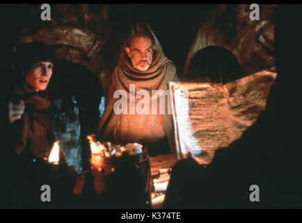 Der NAME DER ROSE CHRISTIAN SLATER, Links, SEAN CONNERY als William von Baskerville, rechts Datum: 1986 Stockfoto
