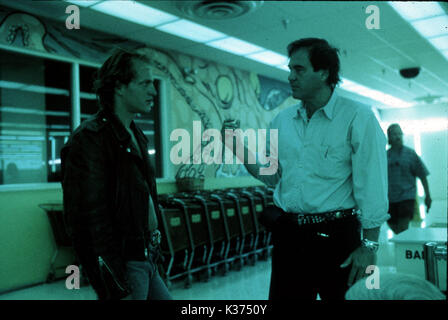 NATURAL BORN KILLERS WOODY HARRELSON UND OLIVER STONE Datum: 1994 Stockfoto