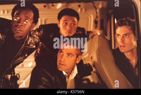 OCEAN'S ELEVEN (US 2001) DON CHEADLE, GEORGE CLOONEY, SHAOBO QIN, CASEY AFFLECK OCEAN'S ELEVEN (US 2001) DON CHEADLE, GEORGE CLOONEY, SHAOBO QIN, CASEY AFFLECK Datum: 2001 Stockfoto