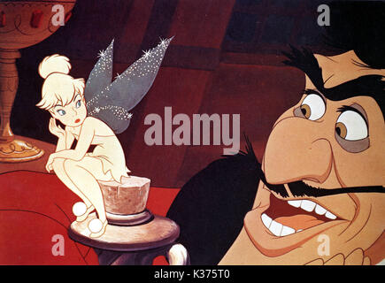 PETER PAN TINKERBELL UND CAPTAIN HOOK MÜSSEN SIE KREDITKARTEN: COPYRIGHT DISNEY Datum: 1953 Stockfoto