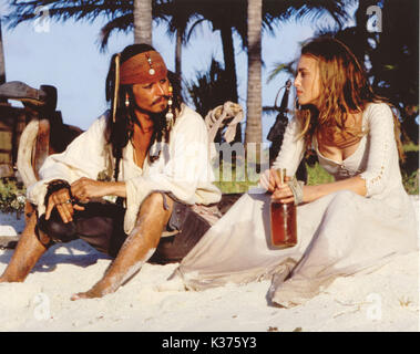 PIRATEN DER KARIBIK: DER FLUCH DER SCHWARZEN PERLEN JERRY BRUCKHEIMER FILME/WALT DISNEY BILDER KEIRA KNIGHTLEY, JOHNNY DEPP PIRATEN DER KARIBIK: DER FLUCH DER SCHWARZEN PERLEN JERRY BRUCKHEIMER FILME/WALT DISNEY BILDER KEIRA KNIGHTLEY, JOHNNY DEPP Datum: 2003 Stockfoto