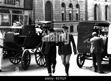 AGATHA CHRISTIE'S POIROT [TV] Die geheimnisvolle Angelegenheit an STILEN L-R, David Suchet als Hercule Poirot, HUGH FRASER ALS LEUTNANT HASTINGS Stockfoto