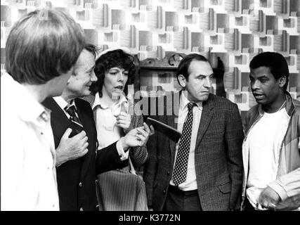 Aufsteigende Feuchtigkeit UNBEKANNT, DENHOLM ELLIOT FRANCIS DE LE TOUR, LEONARD ROSSITER UND DON WARRINGTON Stockfoto