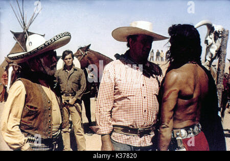 DIE SUCHER WARNER BROS ANTONIO MORENO, JEFFREY HUNTER, JOHN WAYNE, HENRY BRANDON DIE SUCHER WARNER BROS ANTONIO MORENO, JEFFREY HUNTER, JOHN WAYNE, HENRY BRANDON Datum: 1956 Stockfoto