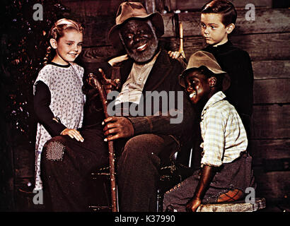 Lied DES SÜDENS LUANA PATTEN, JAMES BASKETT, GLENN LEEDY UND BOBBY DRISCOLL BILD VON DER RONALD GRANT ARHCIVE Datum: 1946 Stockfoto