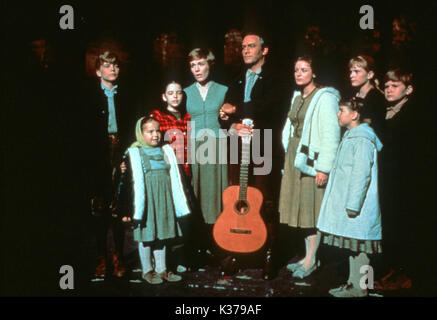 Der Klang der Musik C 20. FOX L-R Vordergrund: Nicholas Hammond, KYM CARATH (Gretl), ANGELA CARTWRIGHT (Brigitta), Julie Andrews, Christopher Plummer, CHARMIAN CARR (Liesl), Heather Menzies (Louisa), DEBBIE TURNER (Marta), DUANE CHASE (Kurt) Stockfoto