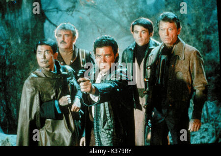 STAR TREK III DIE SUCHE NACH SPOCK GEORGE TAKEI, JAMES DOOHAN, WILLIAM SHATNER, WALTER KOENIG UND DEFOREST KELLEY EIN ÜBERRAGENDER BILDSTAR TREK III DIE SUCHE NACH SPOCK Datum: 1984 Stockfoto