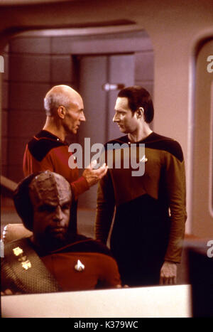 STAR TREK: DIE NÄCHSTE GENERATION zurück: Patrick Stewart, Brent Spiner vorne: Michael Dorn Stockfoto