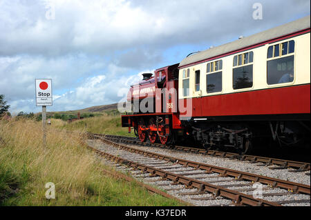 71515 warten auf Abfahrt von Ofen Abstellgleise, Pontypool and Blaenavon Railway. Stockfoto