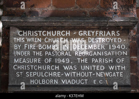 London, Großbritannien - 11 August 2017: eine Gedenktafel an der historischen Christchurch greyfriars in der City von London, am 11. August 2017. Stockfoto