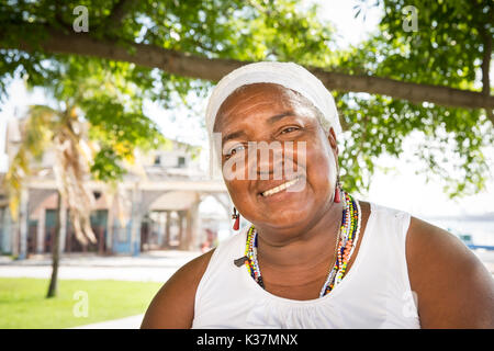 Santeria glaube Follower, kubanische Frau nach der Santeria Religion in Regla, Kuba Stockfoto