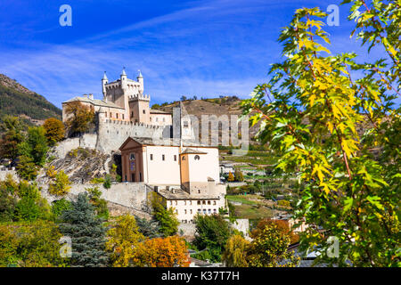 Schöne Saint-Pierre schloss, Panoramaaussicht, Valle d'Aosta, Italien. Stockfoto