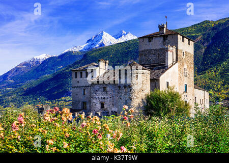 Beeindruckende Sarriod de la Tour schloss, Valle d'Aosta, Italien. Stockfoto