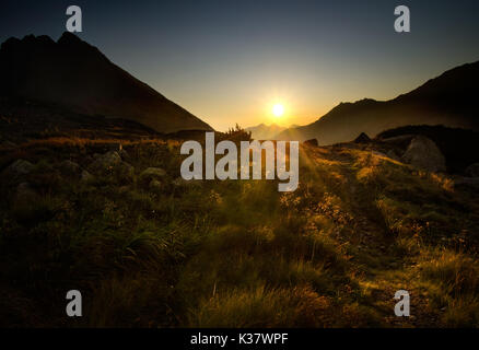 Fünf Seen Tal in Tatra im Sunrise Licht, Slowakei Stockfoto