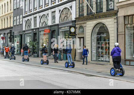Kopenhagen, Dänemark - 24. Juli 2017: Touristische Gruppe geführte in Segway City Tour in Kopenhagen, Dänemark. Stockfoto