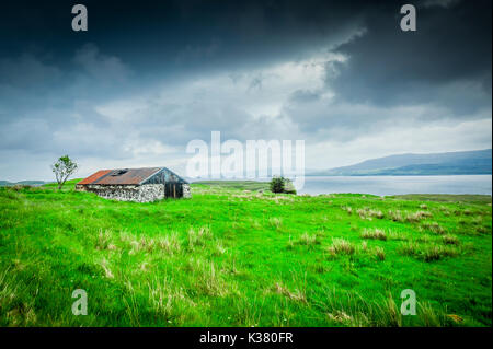 Eine alte verlassene Scheune auf der Insel Skye, Schottland Stockfoto