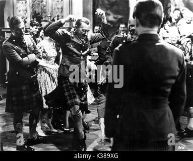 TUNES OF GLORY UK 1960) Alec Guinness tanzen Stockfoto