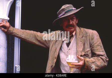 WHITE MISCHIEF COLUMBIA PICTURES JOHN HURT Datum: 1987 Stockfoto