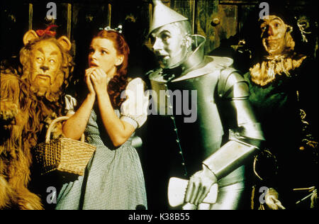 DER ZAUBERER VON OZ MGM BERT LAHR, JUDY GARLAND, JACK HALEY, RAY BOLGER, DER ZAUBERER VON OZ MGM BERT LAHR, JUDY GARLAND, JACK HALEY, RAY BOLGER Datum: 1939 Stockfoto