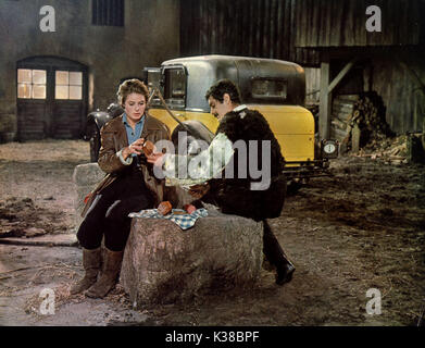 Gelbe ROLLS ROYCE L-R Ingrid Bergman, Omar Sharif Stockfoto