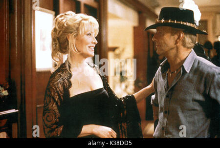 CROCODILE DUNDEE IN LOS ANGELES PAUL HOGAN LINDA KOZLOWSKI, Datum: 2001 Stockfoto