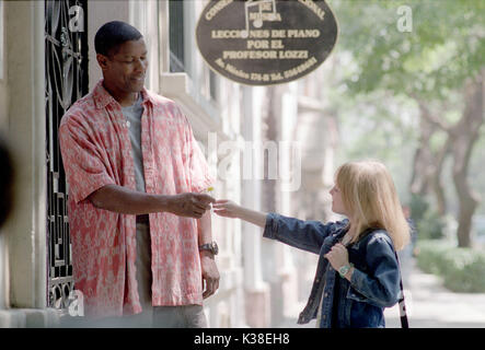 MANN IN FLAMMEN DENZEL WASHINGTON UND DAKOTA FANNING THEMA: BODYGUARD REGENCY ENTERPRISES & 20TH CENTURY FOX Datum: 2004 Stockfoto