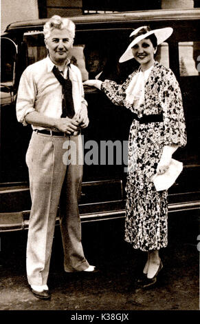 Nachahmung des Lebens Regisseur John Stahl mit star Claudette Colbert zwischen Szenen Datum: 1934 Stockfoto