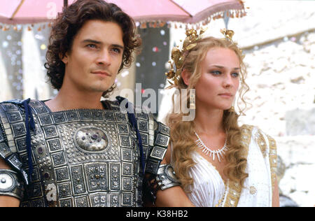 ORLANDO BLÜHT als „Paris“ und DIANE KRUGER als „Helen“ in Warner Bros Pictures' episches Action-Abenteuer Troy mit Brad Pitt und Eric Bana. FOTOGRAFIEN, DIE AUSSCHLIESSLICH FÜR WERBUNG, WERBUNG, WERBUNG ODER REZENSIONEN DIESES BESTIMMTEN FILMS VERWENDET WERDEN UND DAS EIGENTUM DES STUDIOS BLEIBEN. NICHT ZUM VERKAUF ODER ZUR WEITERGABE BESTIMMT. TROY [US 2004] ORLANDO BLÜHT als „Paris“ und DIANE KRUGER als „Helen“ ORLANDO BLÜHT als „Paris“ und DIANE KRUGER als „Helen“ in Warner Bros Pictures' episches Action-Abenteuer Troy mit Brad Pitt und Eric Bana. ZU VERWENDENDE FOTOGRAFIEN SOL Stockfoto