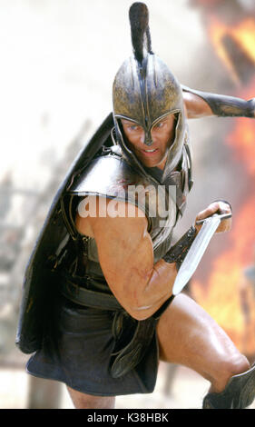 BRAD PITT spielt als "Achilles" in Warner Bros Pictures' episches Action-Abenteuer Troy, mit Eric Bana und Orlando Bloom. FOTOGRAFIEN, DIE AUSSCHLIESSLICH FÜR WERBUNG, WERBUNG, WERBUNG ODER REZENSIONEN DIESES BESTIMMTEN FILMS VERWENDET WERDEN UND DAS EIGENTUM DES STUDIOS BLEIBEN. NICHT ZUM VERKAUF ODER ZUR WEITERGABE BESTIMMT. TROY [US 2004] BRAD PITT als „Achilles“ BRAD PITT spielt als „Achilles“ in Warner Bros Pictures' episches Action-Abenteuer Troy, mit Eric Bana und Orlando Bloom. FOTOGRAFIEN, DIE AUSSCHLIESSLICH FÜR WERBUNG, WERBUNG, WERBUNG ODER REZENSIONEN ZU DIESEM SPEKIF VERWENDET WERDEN Stockfoto