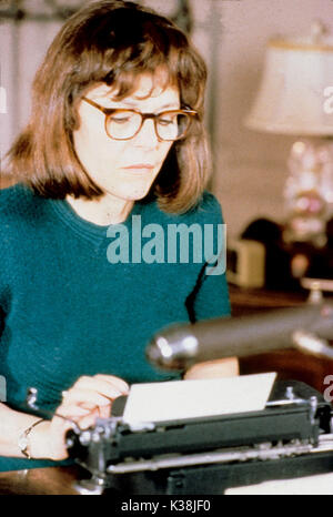 84 CHARING CROSS ROAD ANNE BANCROFT als Helene Hanff Datum: 1987 Stockfoto