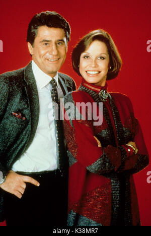 MARY TYLER MEHR JAMES FARENTINO, Mary Tyler Moore Stockfoto